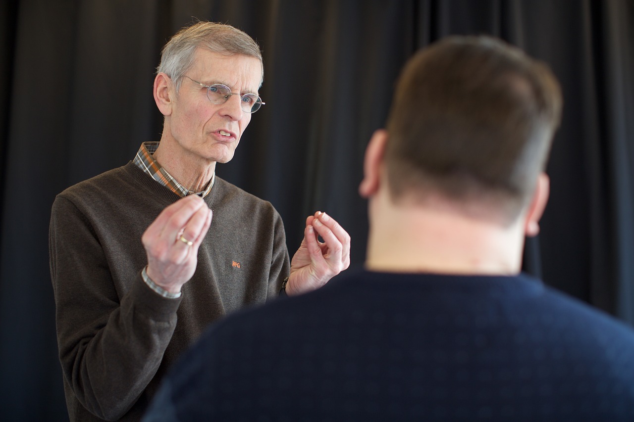 揭秘明星后臺(tái)，光環(huán)背后的故事大揭露