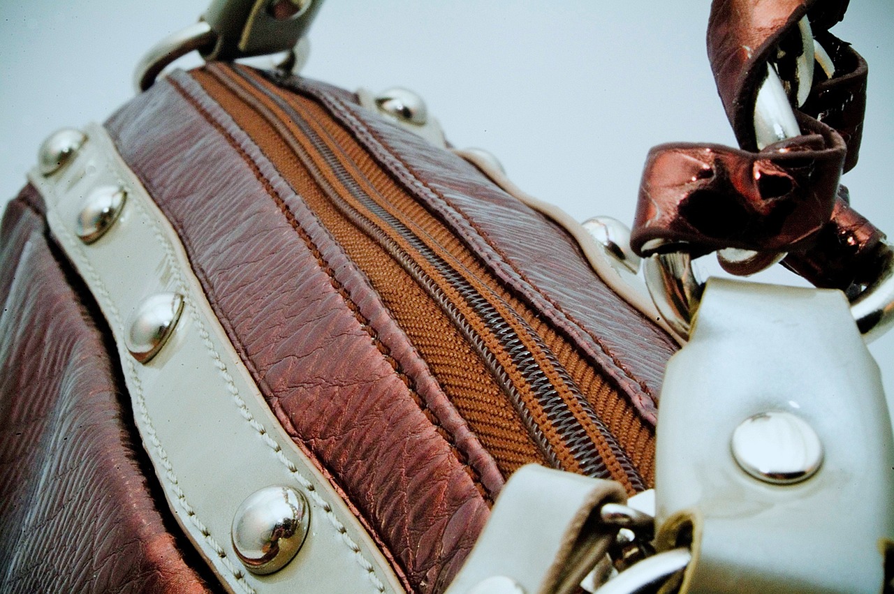 阿迪達(dá)斯斜挎包，最新潮流設(shè)計(jì)與實(shí)用時(shí)尚的完美結(jié)合