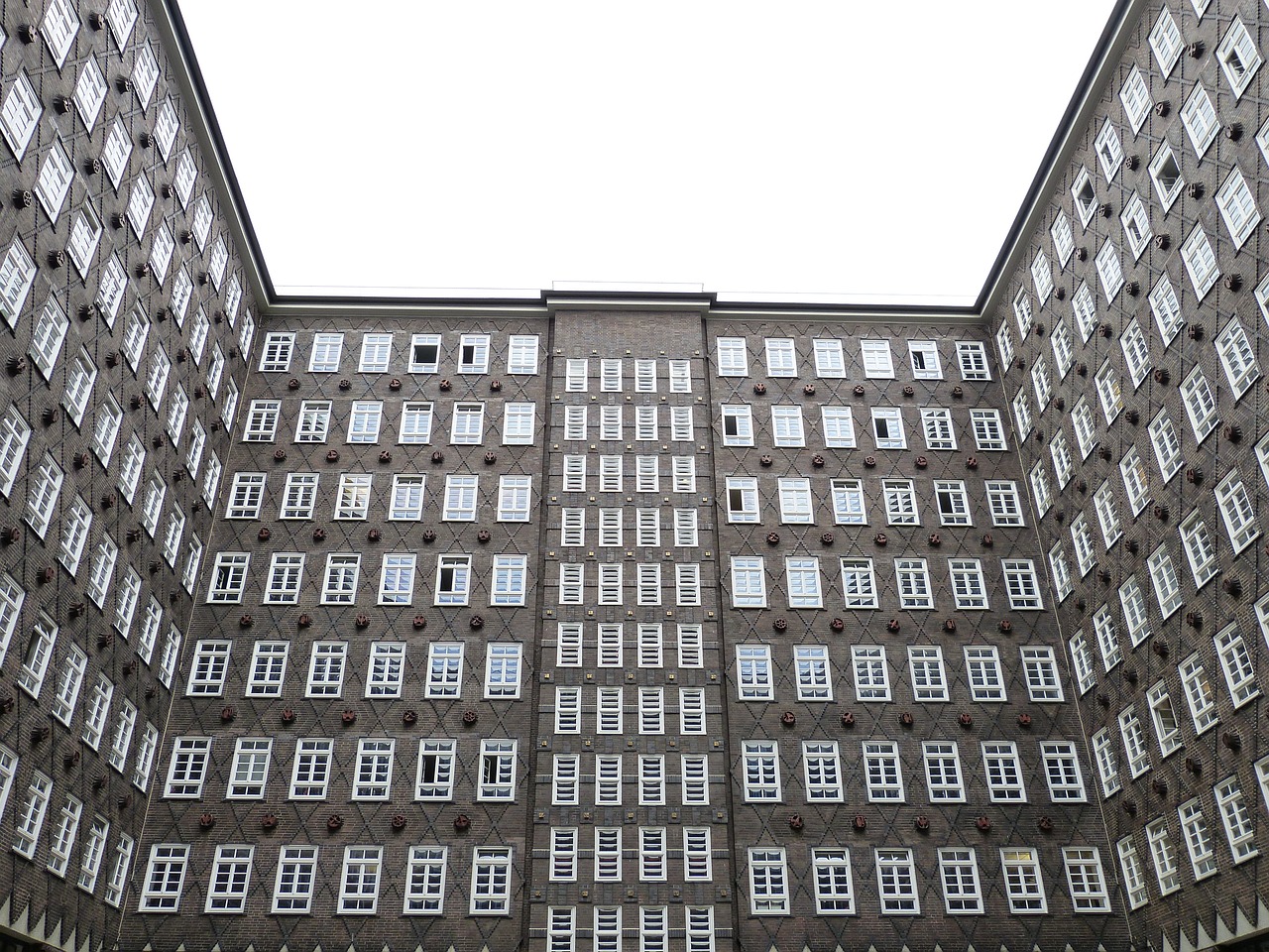 壹大學(xué)傳媒下的浪漫三行情書(shū)展