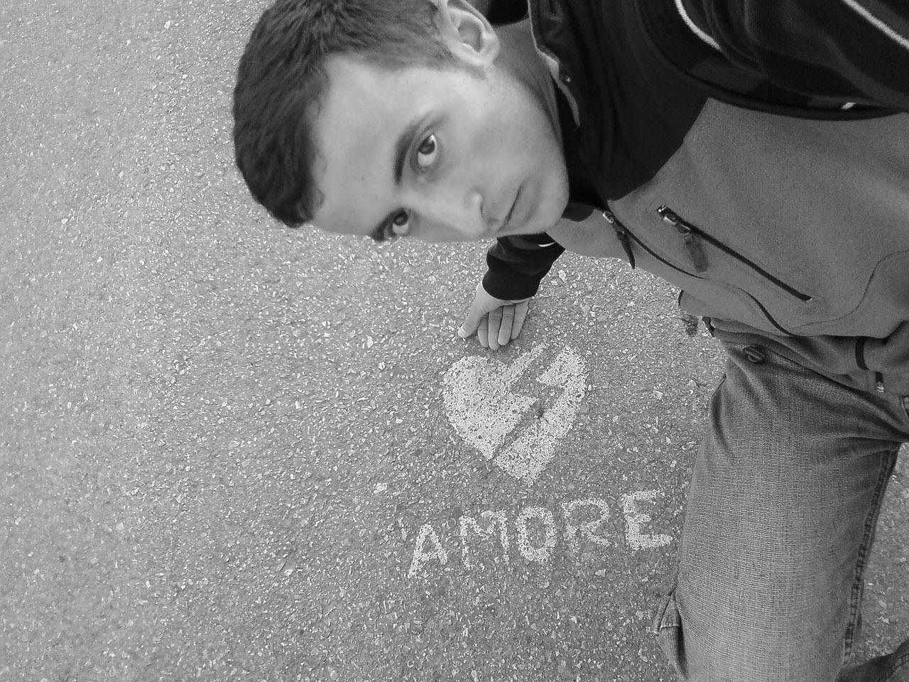 吊眼男明星的獨特魅力與個性展現(xiàn)