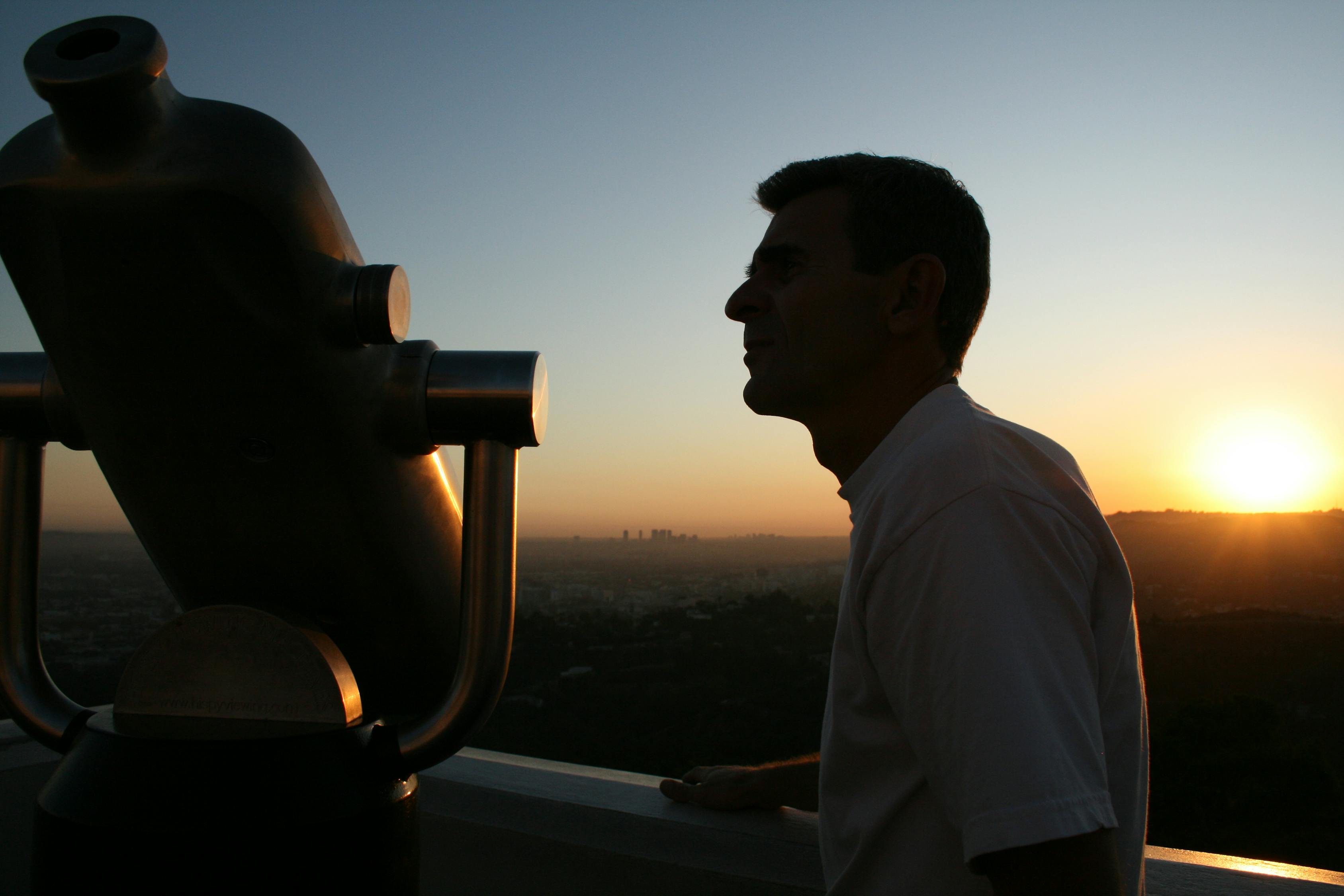 電影藍色霹靂火，激情與深藍的視覺盛宴