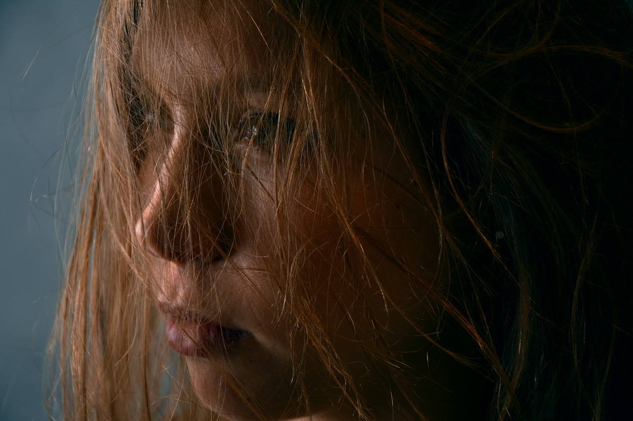 揭秘明星美麗背后的秘密，明星是否種睫毛？