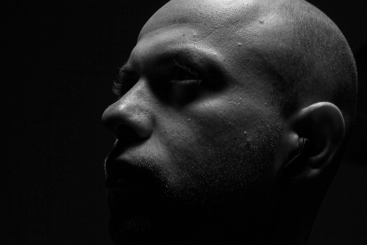 最新男生酷炫頭像，時(shí)尚潮流的頭部裝飾藝術(shù)風(fēng)采