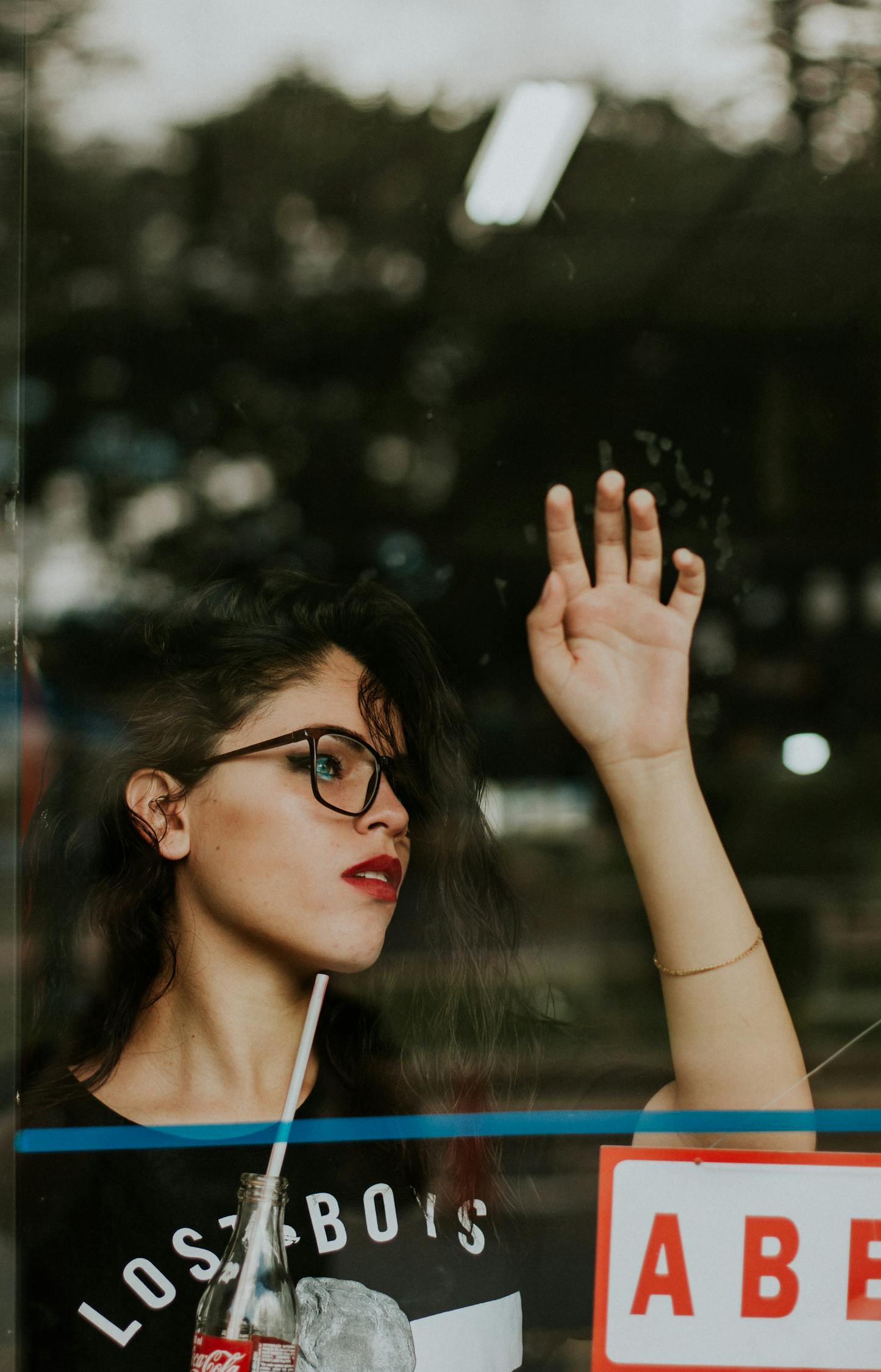 探究女演員邪惡背后的復(fù)雜人性與道德邊界模糊地帶