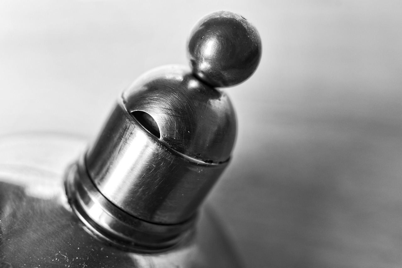 技術(shù)革新與智能生活融合，最新款熱水壺亮相市場(chǎng)