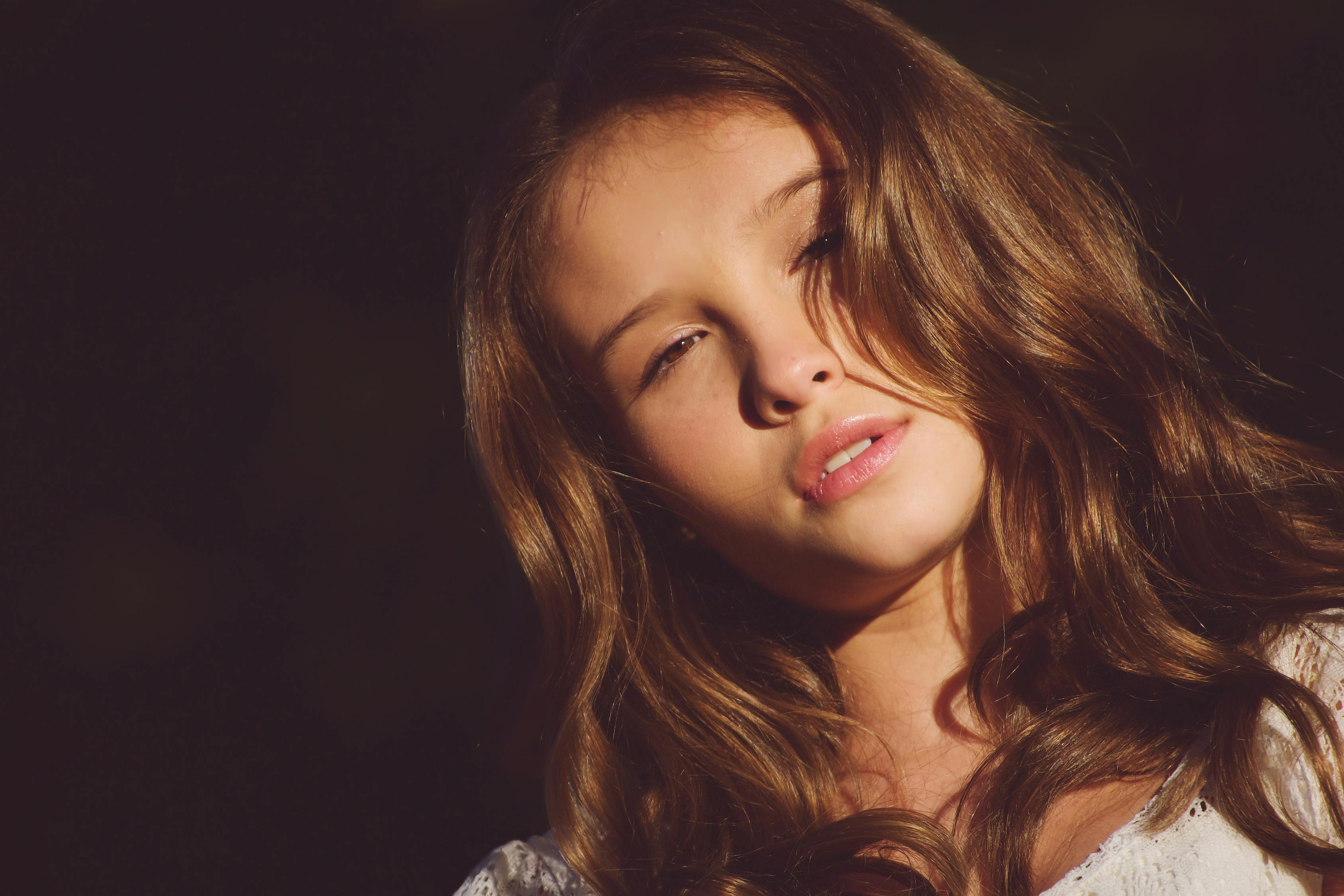 唐嫣最新璀璨造型亮相，優(yōu)雅魅力盡顯無遺