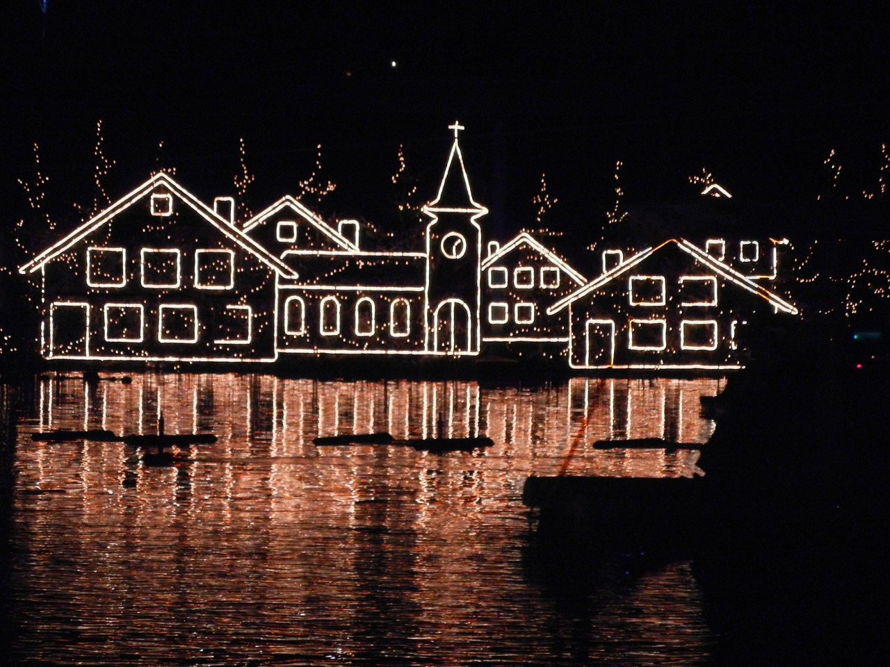 揭秘王妃出逃最新進(jìn)展，背后的故事與懸疑線索浮出水面