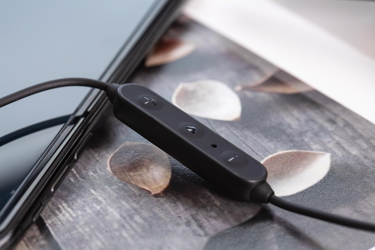 聯(lián)想新款藍(lán)牙耳機(jī)，技術(shù)與設(shè)計(jì)的極致融合