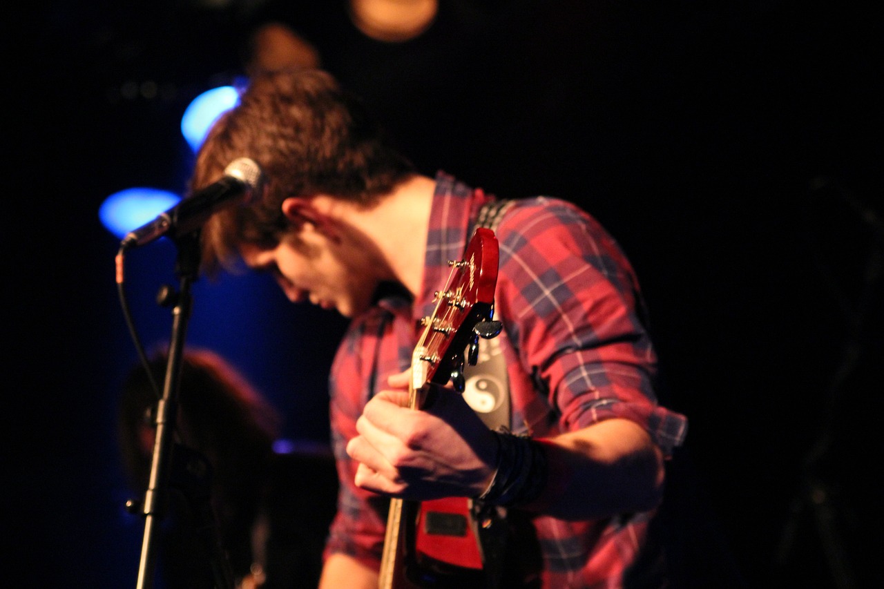 梅艷芳，香港璀璨明星的永恒光芒傳奇返回搜狐網(wǎng)查看原文。