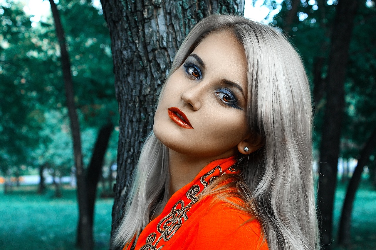 古力娜扎街頭風(fēng)采閃耀，時(shí)尚魅力滲透城市脈搏