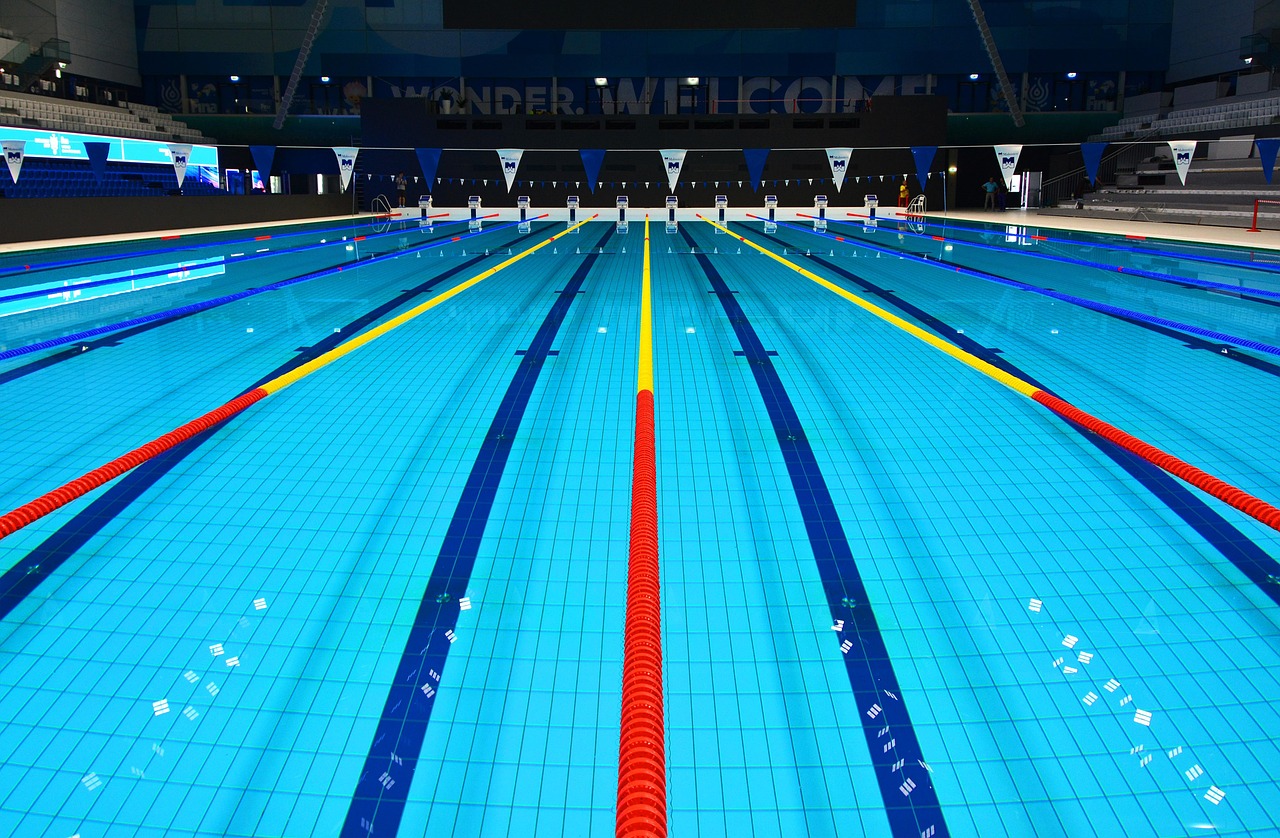 比賽游泳館，榮耀與激情的游泳競技場
