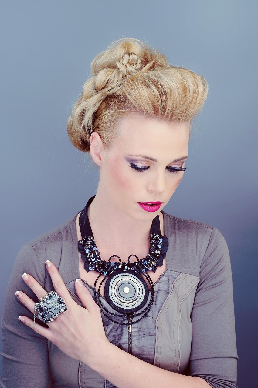 流行美發(fā)型視頻教程，揭秘打造時尚魅力的秘密武器