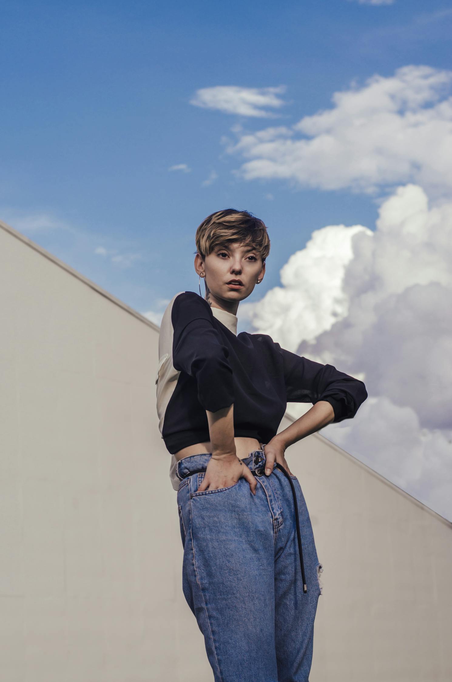 王嘉爾最新寫真——時尚魅力的絕佳展現(xiàn)