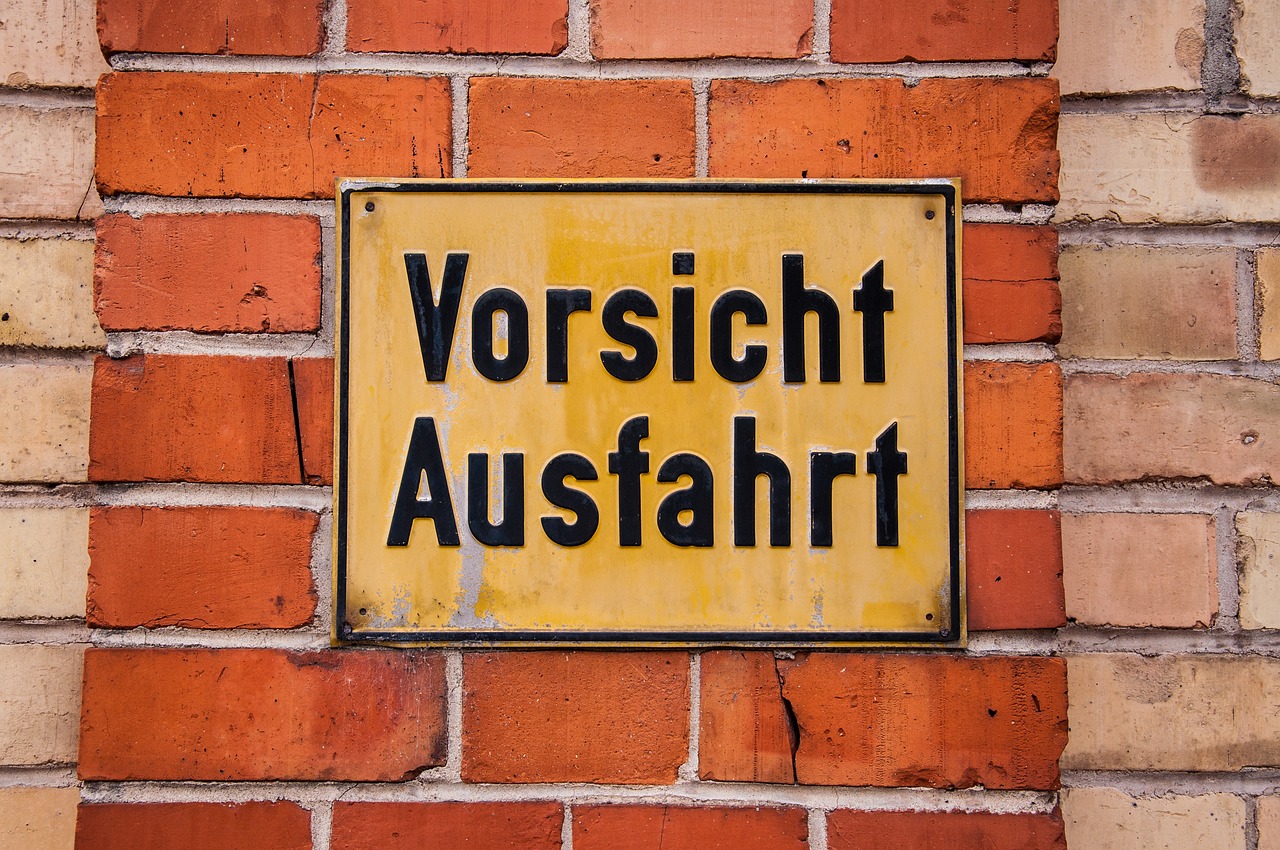 紅燈區(qū)電影的探索與警示，下載背后的警示信號(hào)