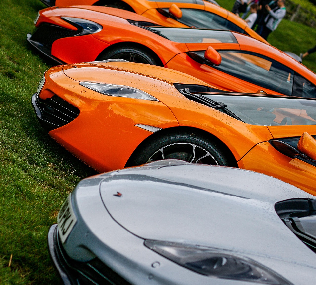 凌志新款跑車，速度與優(yōu)雅的極致融合