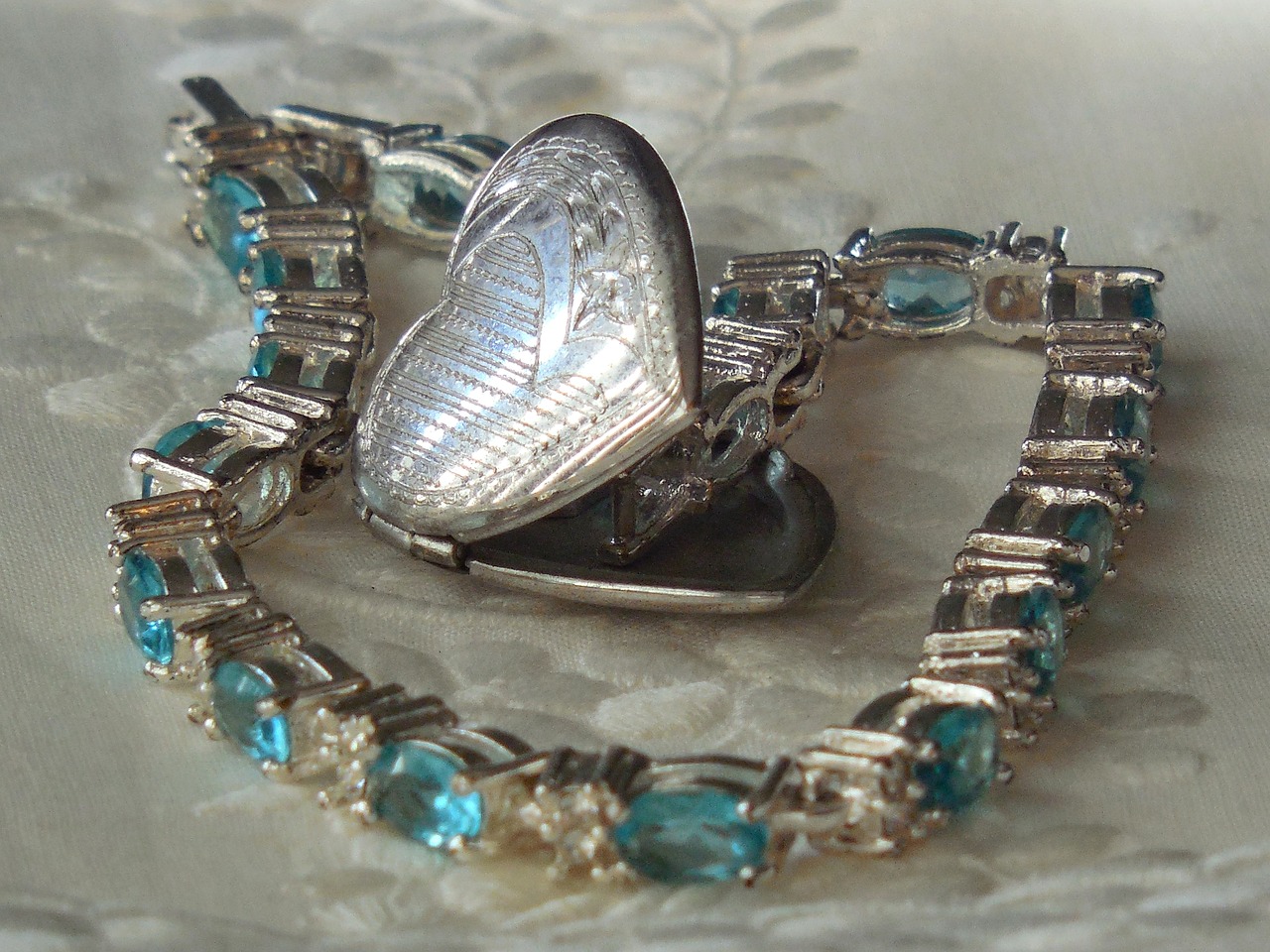 動(dòng)漫男生頭像圖片，探索個(gè)性魅力與動(dòng)漫世界表達(dá)