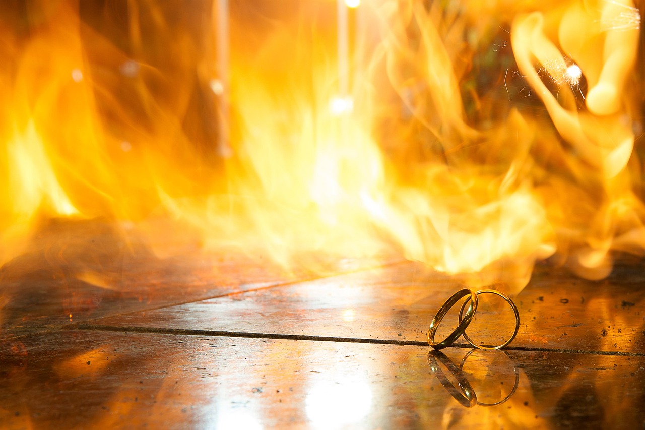 英雄聯(lián)盟最新熱血激戰(zhàn)比賽，英雄榮耀的時(shí)刻