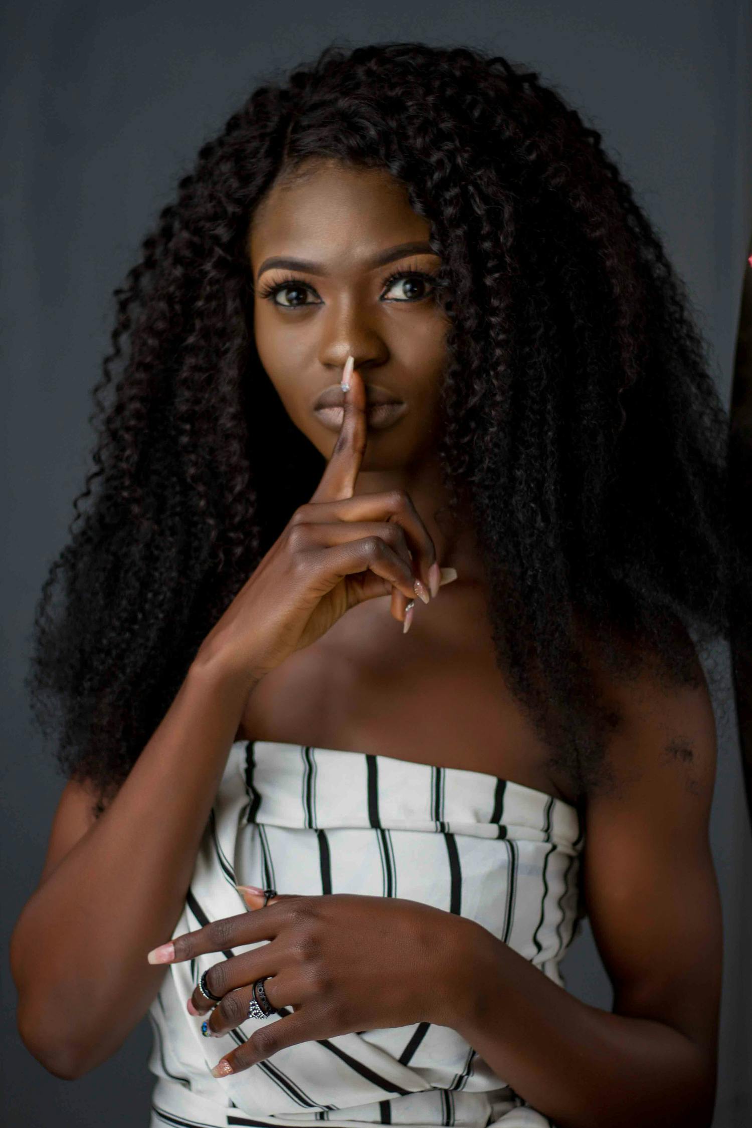 揭秘明星光彩背后的秘密，探索明星用粉的奧秘